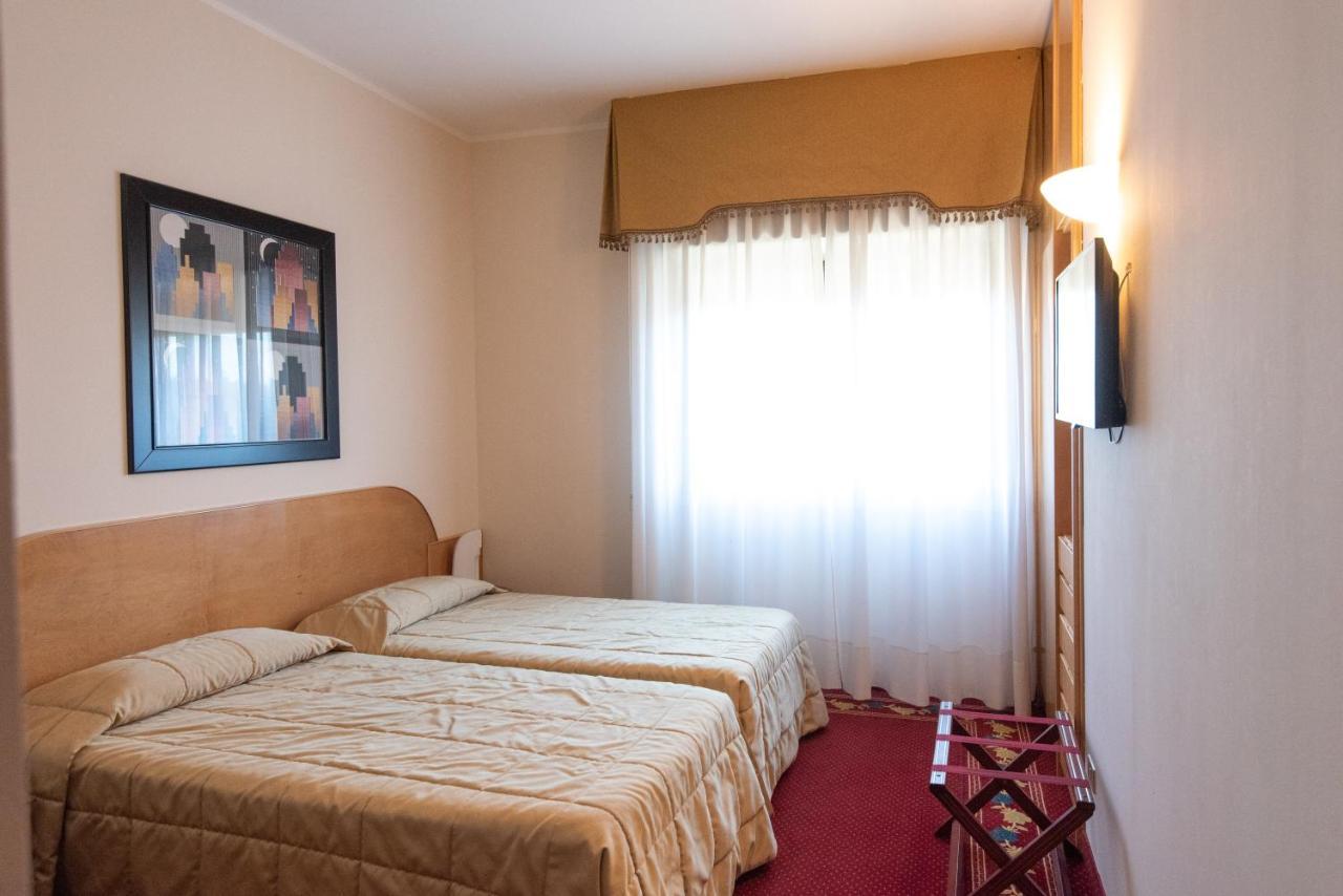 Hotel Castello Artemide Congressi คาสเทลซานเปียโตรแตร์เม ภายนอก รูปภาพ