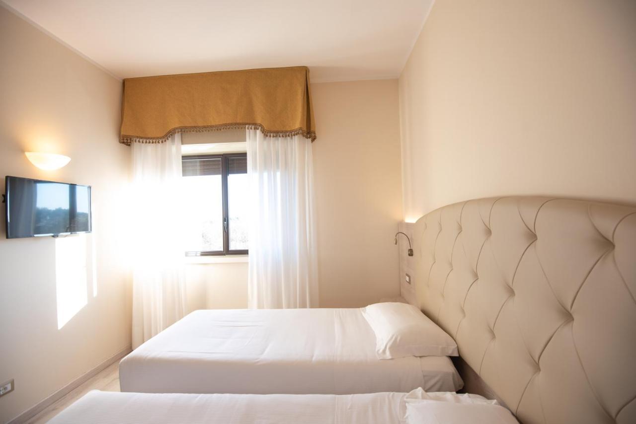 Hotel Castello Artemide Congressi คาสเทลซานเปียโตรแตร์เม ภายนอก รูปภาพ