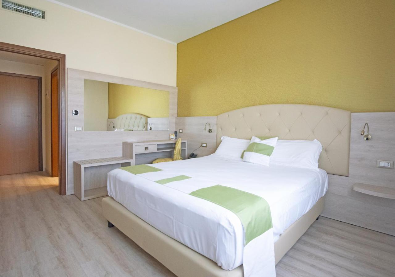 Hotel Castello Artemide Congressi คาสเทลซานเปียโตรแตร์เม ภายนอก รูปภาพ