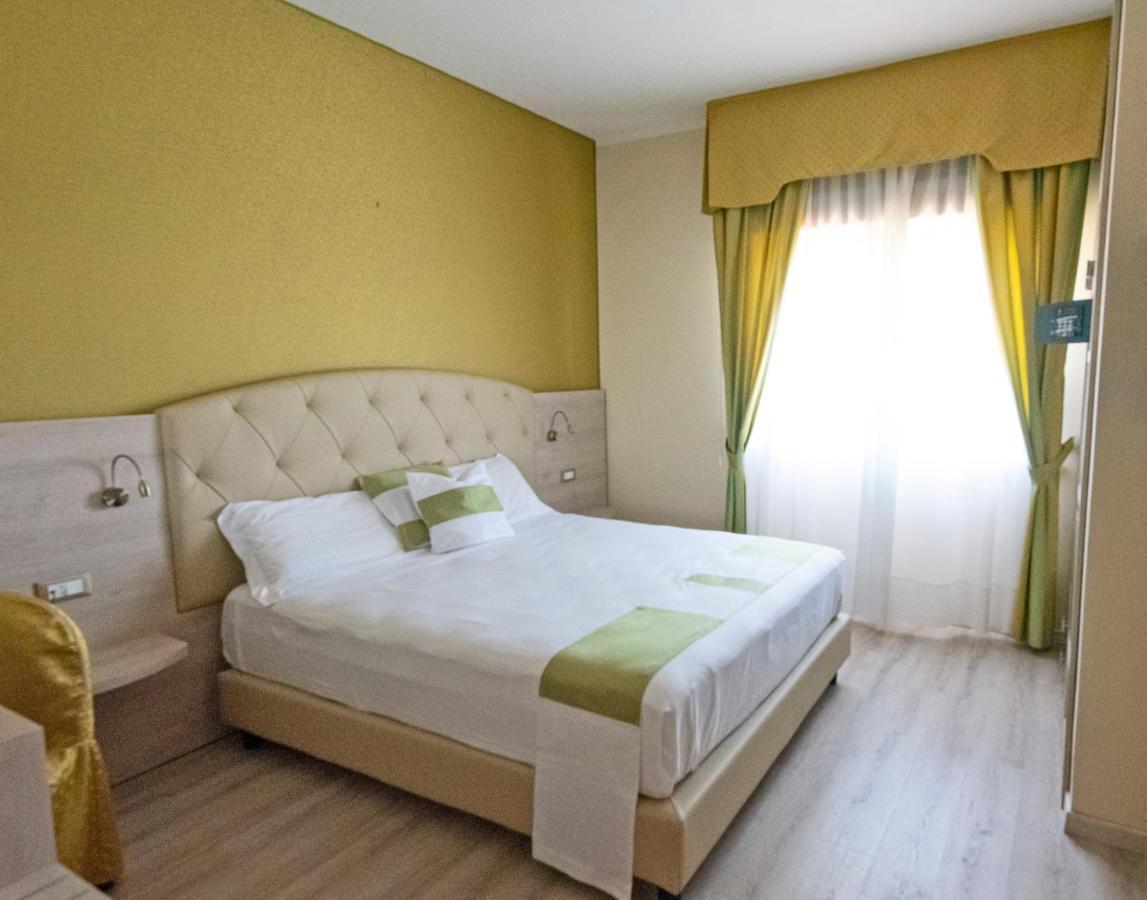 Hotel Castello Artemide Congressi คาสเทลซานเปียโตรแตร์เม ภายนอก รูปภาพ