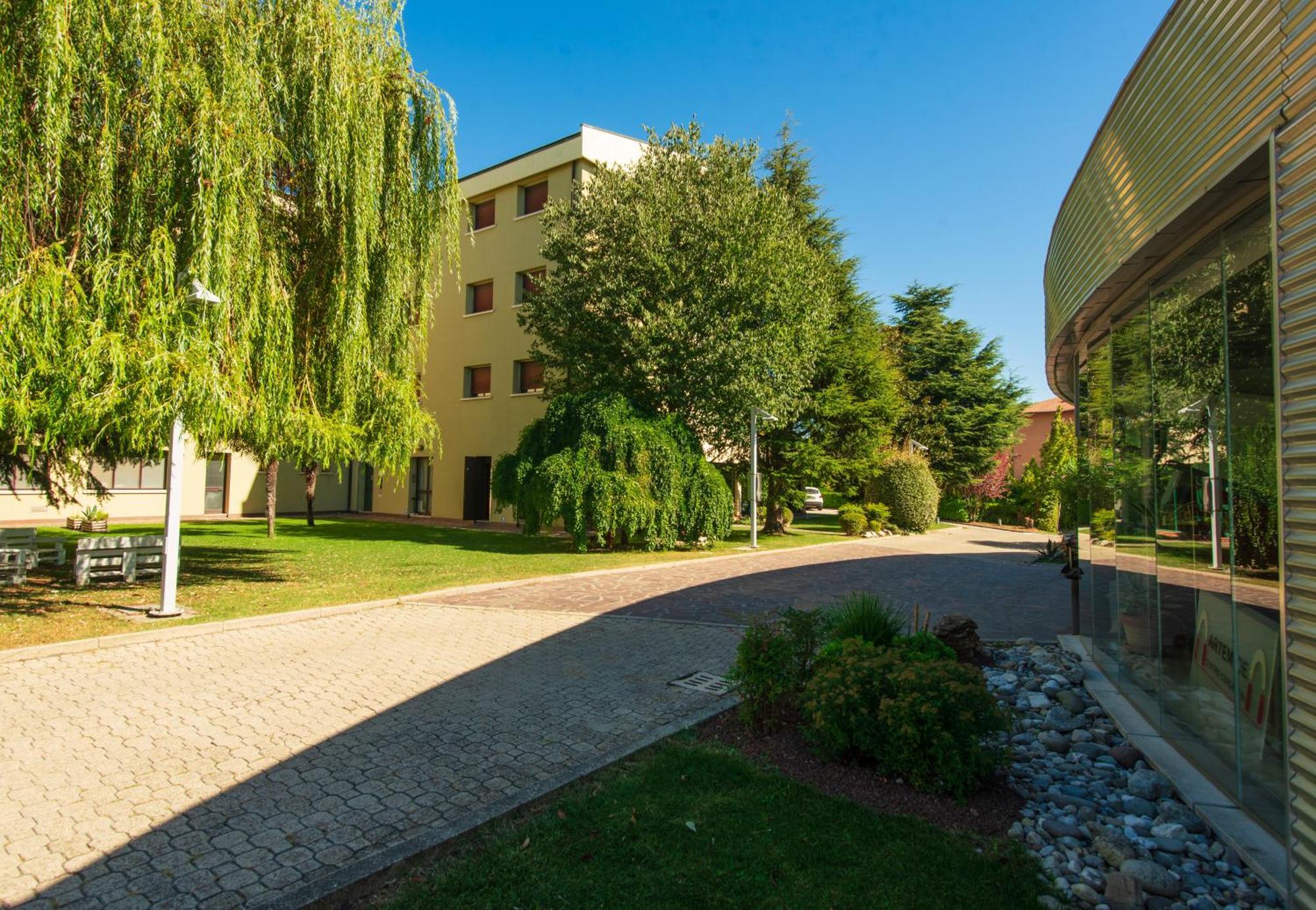 Hotel Castello Artemide Congressi คาสเทลซานเปียโตรแตร์เม ภายนอก รูปภาพ