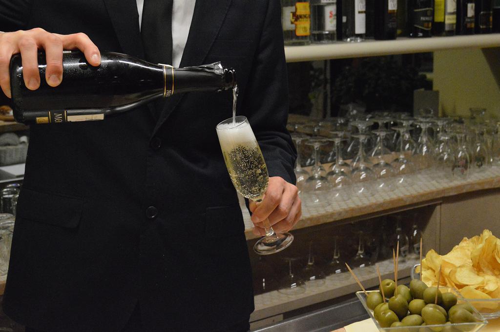 Hotel Castello Artemide Congressi คาสเทลซานเปียโตรแตร์เม ภายนอก รูปภาพ