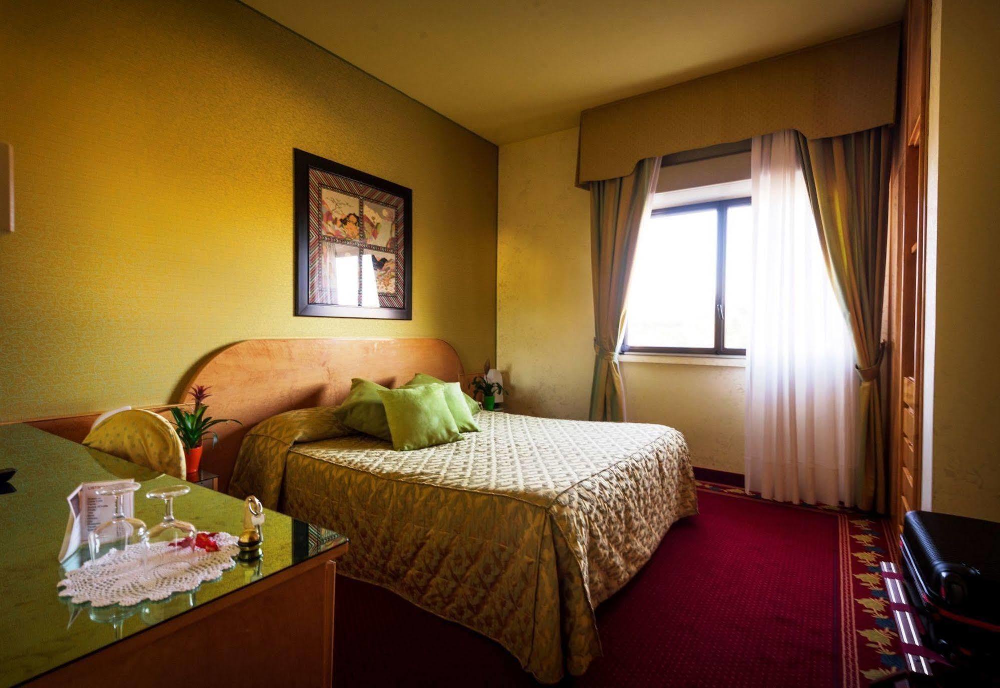 Hotel Castello Artemide Congressi คาสเทลซานเปียโตรแตร์เม ภายนอก รูปภาพ